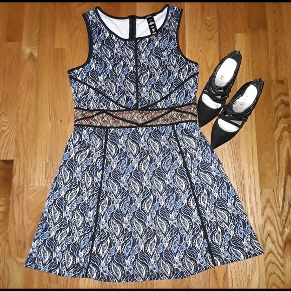 Blue Abstract print sleeveless dress - Picture 3 of 7